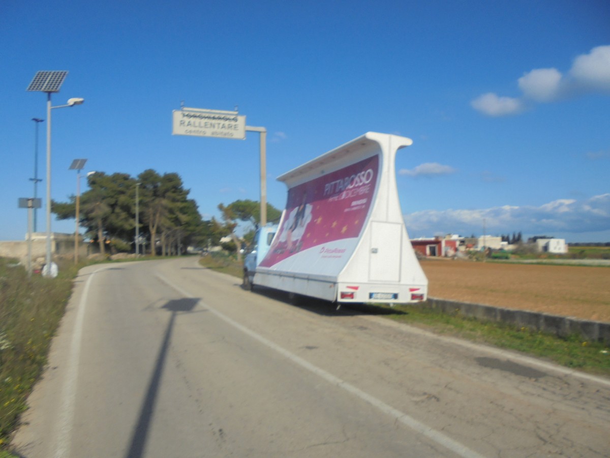 Noleggio camion vela pubblicitaria provincia di Brindisi