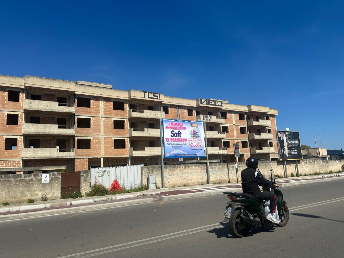 AFFISSIONI LECCE VIALE REPUBBLICA POSTER LECCE